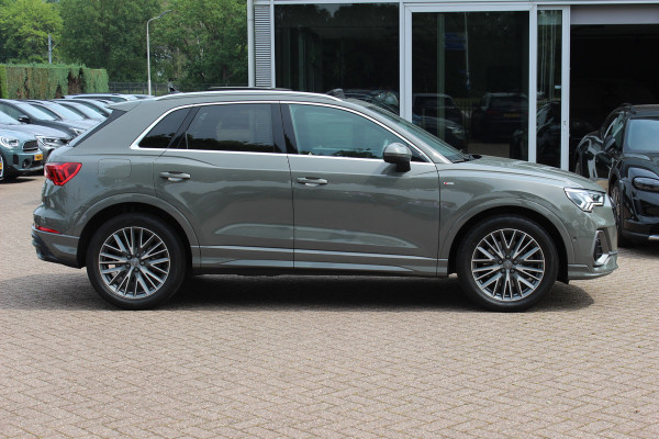 Audi Q3 45 TFSI quattro S Line edition one / Panoramadak / Camera / Keyless / B&O / Matrix LED / 19'' / CarPlay / Elektr. Stoelen / Sfeerverlichting / Dodehoek / DAB / Stoelverwarming / ACC