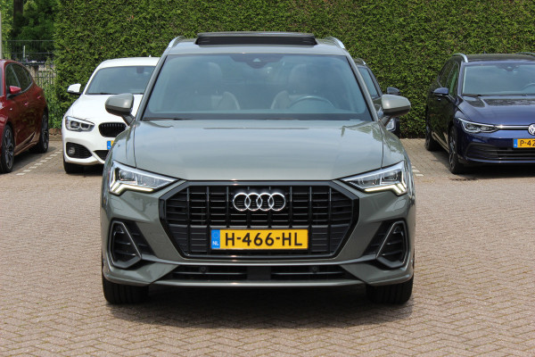 Audi Q3 45 TFSI quattro S Line edition one / Panoramadak / Camera / Keyless / B&O / Matrix LED / 19'' / CarPlay / Elektr. Stoelen / Sfeerverlichting / Dodehoek / DAB / Stoelverwarming / ACC