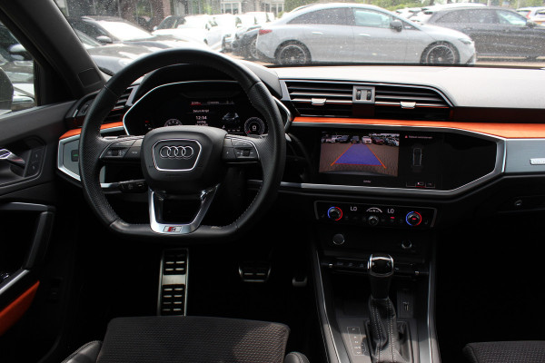 Audi Q3 45 TFSI quattro S Line edition one / Panoramadak / Camera / Keyless / B&O / Matrix LED / 19'' / CarPlay / Elektr. Stoelen / Sfeerverlichting / Dodehoek / DAB / Stoelverwarming / ACC
