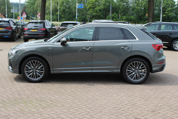 Audi Q3 45 TFSI quattro S Line edition one / Panoramadak / Camera / Keyless / B&O / Matrix LED / 19'' / CarPlay / Elektr. Stoelen / Sfeerverlichting / Dodehoek / DAB / Stoelverwarming / ACC