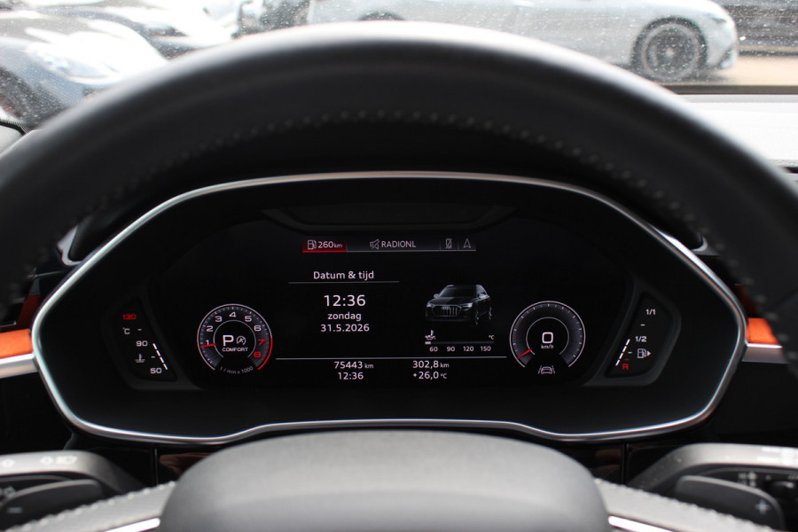 Audi Q3 45 TFSI quattro S Line edition one / Panoramadak / Camera / Keyless / B&O / Matrix LED / 19'' / CarPlay / Elektr. Stoelen / Sfeerverlichting / Dodehoek / DAB / Stoelverwarming / ACC