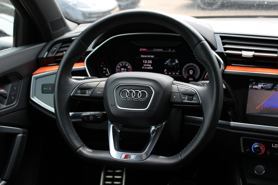 Audi Q3 45 TFSI quattro S Line edition one / Panoramadak / Camera / Keyless / B&O / Matrix LED / 19'' / CarPlay / Elektr. Stoelen / Sfeerverlichting / Dodehoek / DAB / Stoelverwarming / ACC