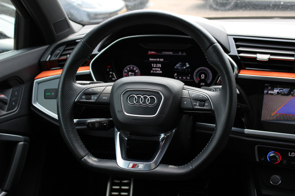 Audi Q3 45 TFSI quattro S Line edition one / Panoramadak / Camera / Keyless / B&O / Matrix LED / 19'' / CarPlay / Elektr. Stoelen / Sfeerverlichting / Dodehoek / DAB / Stoelverwarming / ACC