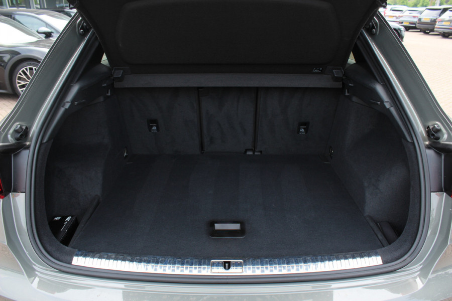 Audi Q3 45 TFSI quattro S Line edition one / Panoramadak / Camera / Keyless / B&O / Matrix LED / 19'' / CarPlay / Elektr. Stoelen / Sfeerverlichting / Dodehoek / DAB / Stoelverwarming / ACC