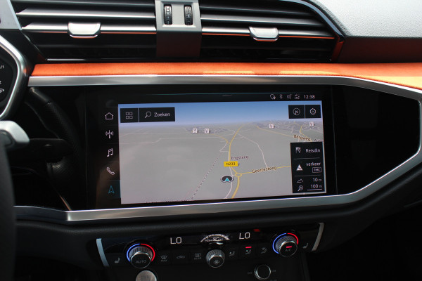 Audi Q3 45 TFSI quattro S Line edition one / Panoramadak / Camera / Keyless / B&O / Matrix LED / 19'' / CarPlay / Elektr. Stoelen / Sfeerverlichting / Dodehoek / DAB / Stoelverwarming / ACC