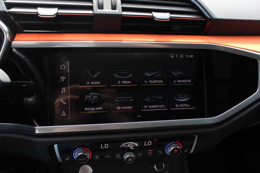 Audi Q3 45 TFSI quattro S Line edition one / Panoramadak / Camera / Keyless / B&O / Matrix LED / 19'' / CarPlay / Elektr. Stoelen / Sfeerverlichting / Dodehoek / DAB / Stoelverwarming / ACC