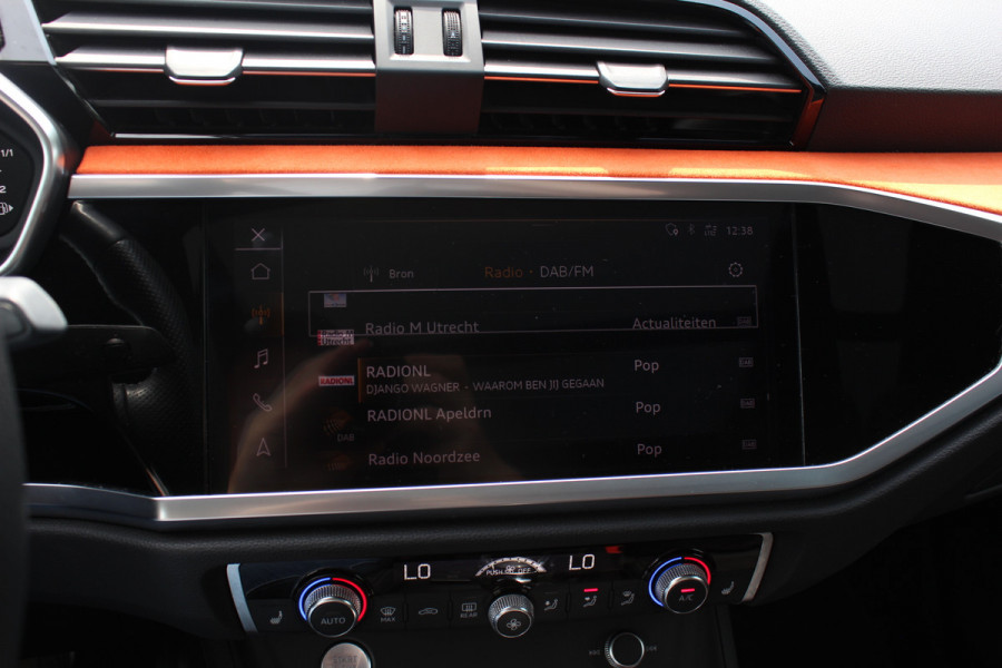Audi Q3 45 TFSI quattro S Line edition one / Panoramadak / Camera / Keyless / B&O / Matrix LED / 19'' / CarPlay / Elektr. Stoelen / Sfeerverlichting / Dodehoek / DAB / Stoelverwarming / ACC