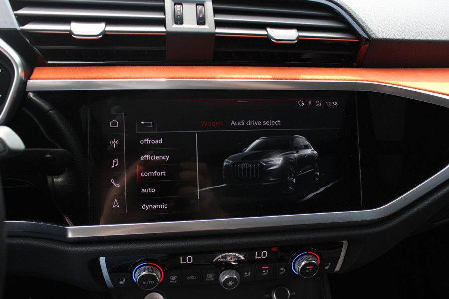 Audi Q3 45 TFSI quattro S Line edition one / Panoramadak / Camera / Keyless / B&O / Matrix LED / 19'' / CarPlay / Elektr. Stoelen / Sfeerverlichting / Dodehoek / DAB / Stoelverwarming / ACC