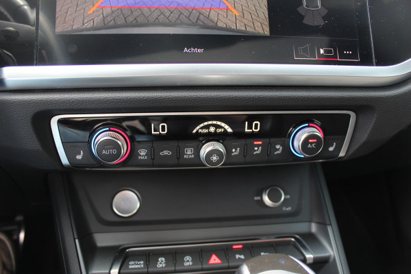 Audi Q3 45 TFSI quattro S Line edition one / Panoramadak / Camera / Keyless / B&O / Matrix LED / 19'' / CarPlay / Elektr. Stoelen / Sfeerverlichting / Dodehoek / DAB / Stoelverwarming / ACC