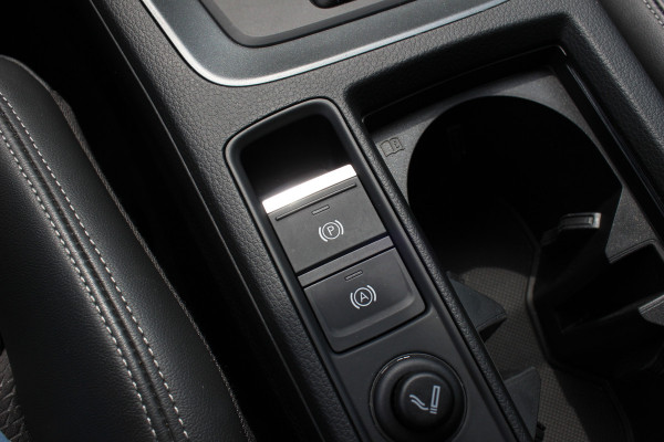 Audi Q3 45 TFSI quattro S Line edition one / Panoramadak / Camera / Keyless / B&O / Matrix LED / 19'' / CarPlay / Elektr. Stoelen / Sfeerverlichting / Dodehoek / DAB / Stoelverwarming / ACC