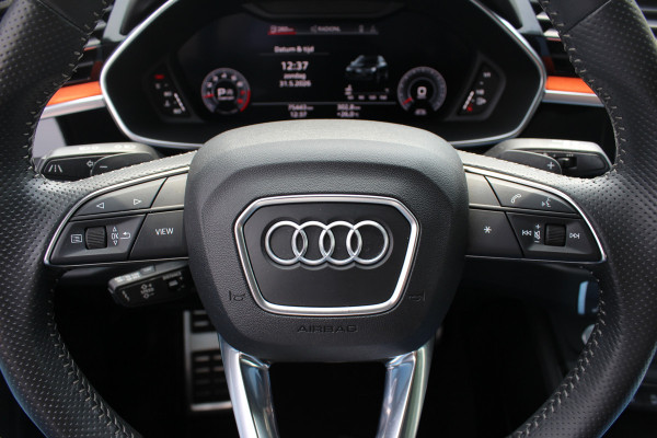 Audi Q3 45 TFSI quattro S Line edition one / Panoramadak / Camera / Keyless / B&O / Matrix LED / 19'' / CarPlay / Elektr. Stoelen / Sfeerverlichting / Dodehoek / DAB / Stoelverwarming / ACC