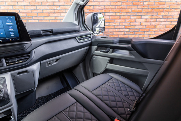 Ford Transit Custom 2.0 TDCI L2H1 SPORT 170 PK DC | BPM VRIJ | DUBBEL CABINE | 360 CAMERA | ACC | BLIS | NAVIGATIE | CARPLAY | LANE ASSIST | ELEK  TREKHAAK | 5-ZITTER | VERLENGDE FABRIEKSGARANTIE TOT 12-2029