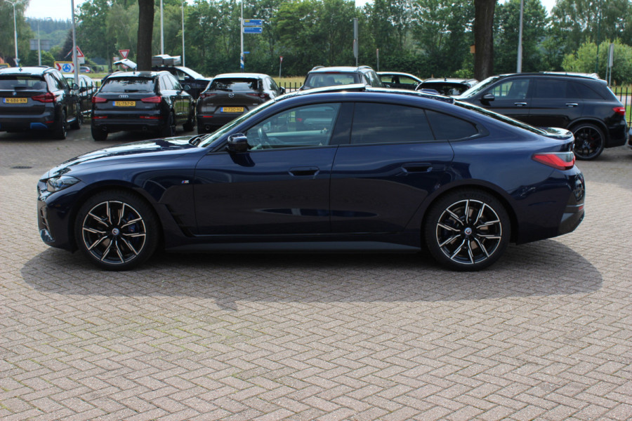BMW i4 eDrive40 High Exe. M Sportpakket 84 kWh / SOH 91,4% / Trekhaak / Schuifdak / 360Camera / Head-up / Leder / Harman Kardon / Keyless / 19'' / Sfeerverlichting / CarPlay / Stoelventilatie+Verwarming / DAB / ACC
