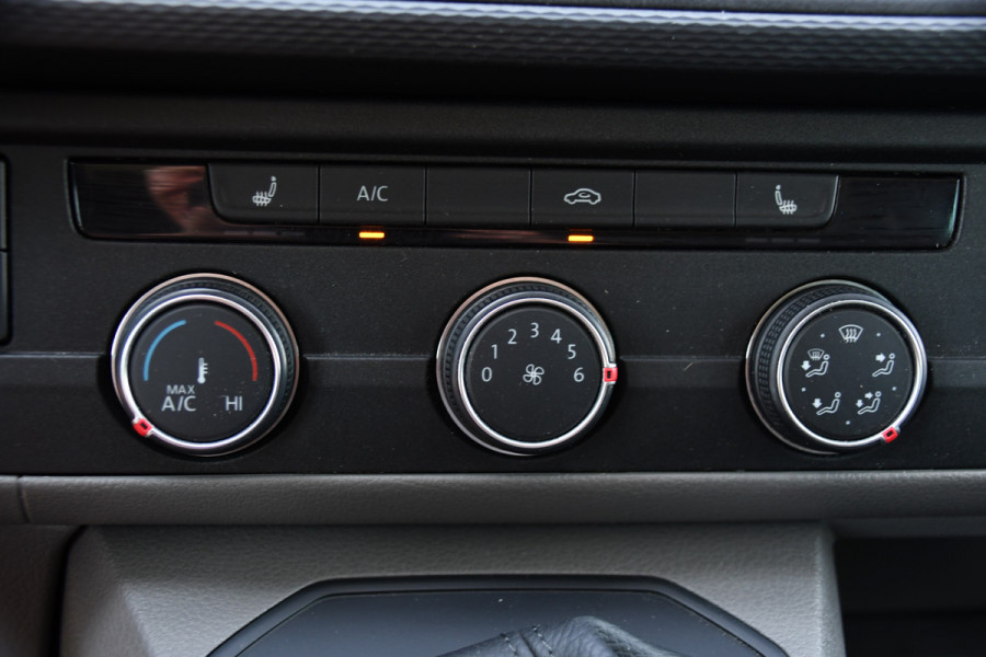 Volkswagen Transporter 2.0 TDI L2H1 DC 4Motion Black Edition Camera, Adaptieve Cruise, Carplay, LED, 4x4, Stoelverwarming, Automaat, Trekhaak, 199pk, Uniek!