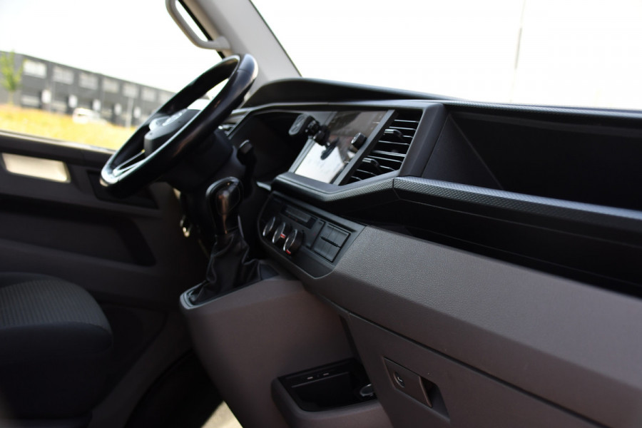Volkswagen Transporter 2.0 TDI L2H1 DC 4Motion Black Edition Camera, Adaptieve Cruise, Carplay, LED, 4x4, Stoelverwarming, Automaat, Trekhaak, 199pk, Uniek!