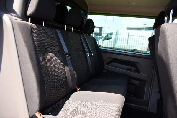 Volkswagen Transporter 2.0 TDI L2H1 DC 4Motion Black Edition Camera, Adaptieve Cruise, Carplay, LED, 4x4, Stoelverwarming, Automaat, Trekhaak, 199pk, Uniek!