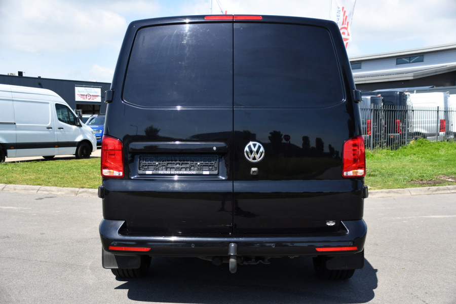 Volkswagen Transporter 2.0 TDI L2H1 DC 4Motion Black Edition Camera, Adaptieve Cruise, Carplay, LED, 4x4, Stoelverwarming, Automaat, Trekhaak, 199pk, Uniek!