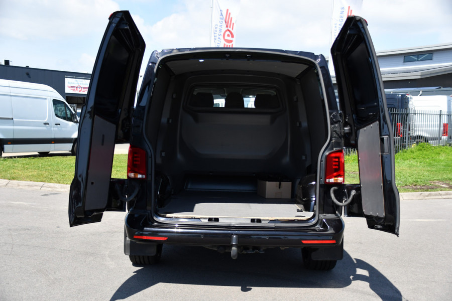 Volkswagen Transporter 2.0 TDI L2H1 DC 4Motion Black Edition Camera, Adaptieve Cruise, Carplay, LED, 4x4, Stoelverwarming, Automaat, Trekhaak, 199pk, Uniek!