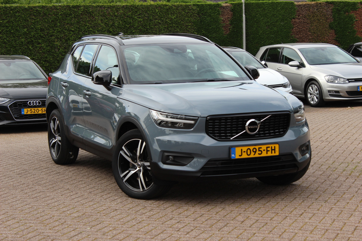 Volvo XC40 1.5 T5 Recharge R-Design / Camera / Leder / Harman Kardon / Keyless / 19'' / Stuur+Stoelverwarming / Elektr. Stoelen / Bliss / DAB / ACC