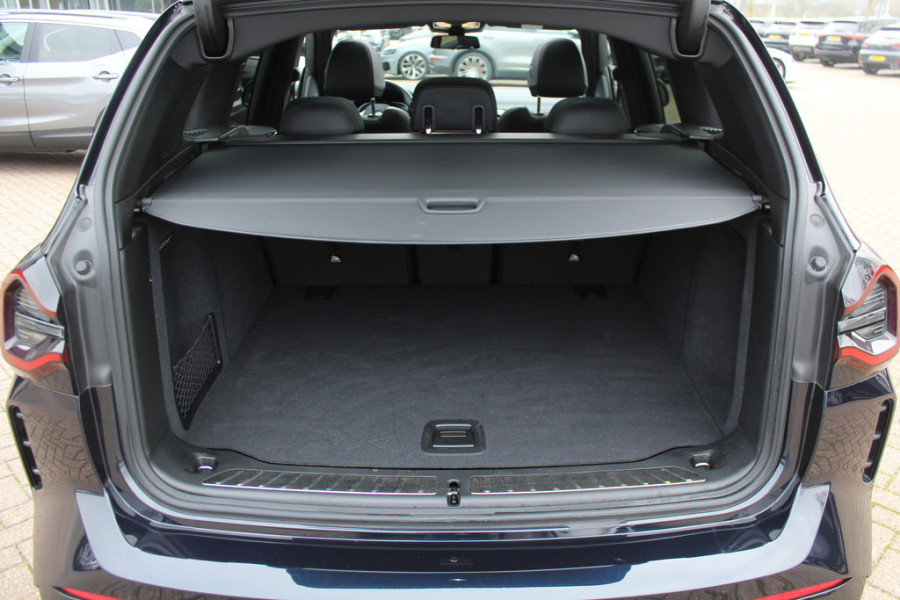 BMW iX3 High Executive 80 kWh / Trekhaak / Panoramadak / 360Camera / Head-up / 20'' / Leder / Harman Kardon / Sfeerverlichting / Dodehoek / DAB / Stoelverwarming / ACC