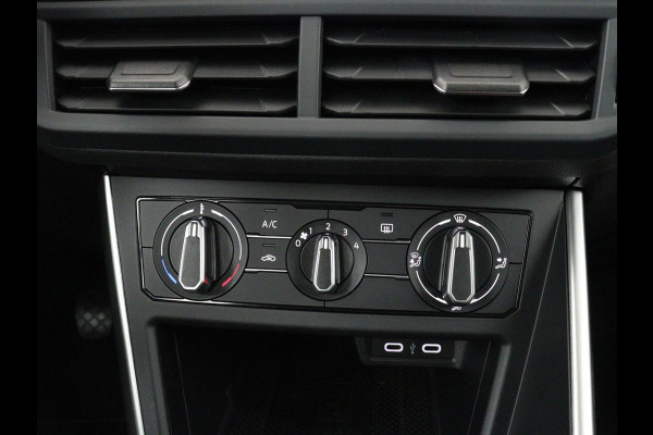 Volkswagen Polo 1.0 TSI Life | Navigatie | Parkeerhulp | Carplay | Adaptive cruise | Full LED | Airco | Bluetooth