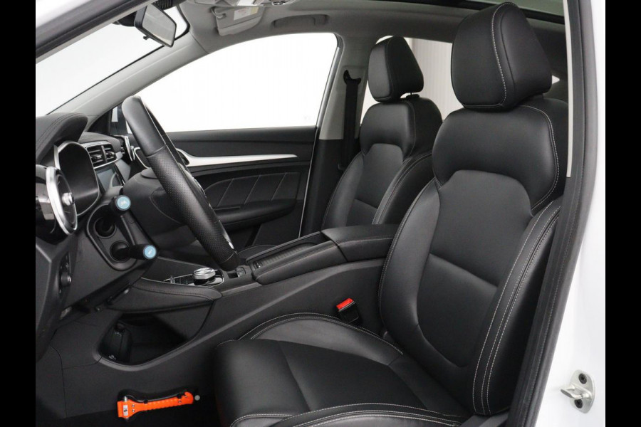 MG Mg Zs Luxury 45 kWh | SOH 91,3% | Panoramadak | Leder | Stoelverwarming | Trekhaak | Adaptive cruise | Camera | Carplay | Keyless | Navigatie | Climate control