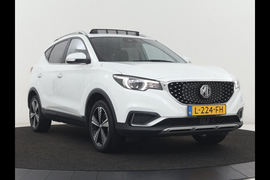 MG Mg Zs Luxury 45 kWh | SOH 91,3% | Panoramadak | Leder | Stoelverwarming | Trekhaak | Adaptive cruise | Camera | Carplay | Keyless | Navigatie | Climate control