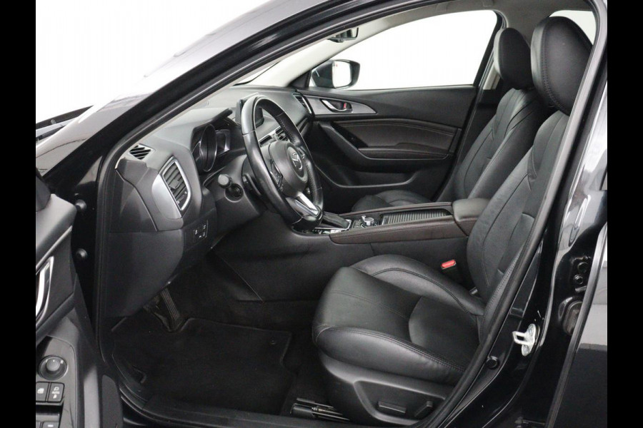 Mazda 3 2.0 SkyActiv-G 120 GT-M | Leder | Head-Up | Stoelverwarming | Camera | Navigatie | Full LED | Stuurverwarming | Keyless | Climate control | Bose Sound | Bluetooth | Parkeerhulp | Cruise control