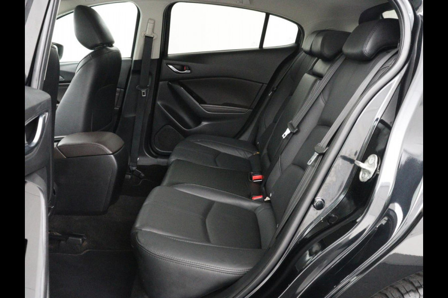 Mazda 3 2.0 SkyActiv-G 120 GT-M | Leder | Head-Up | Stoelverwarming | Camera | Navigatie | Full LED | Stuurverwarming | Keyless | Climate control | Bose Sound | Bluetooth | Parkeerhulp | Cruise control