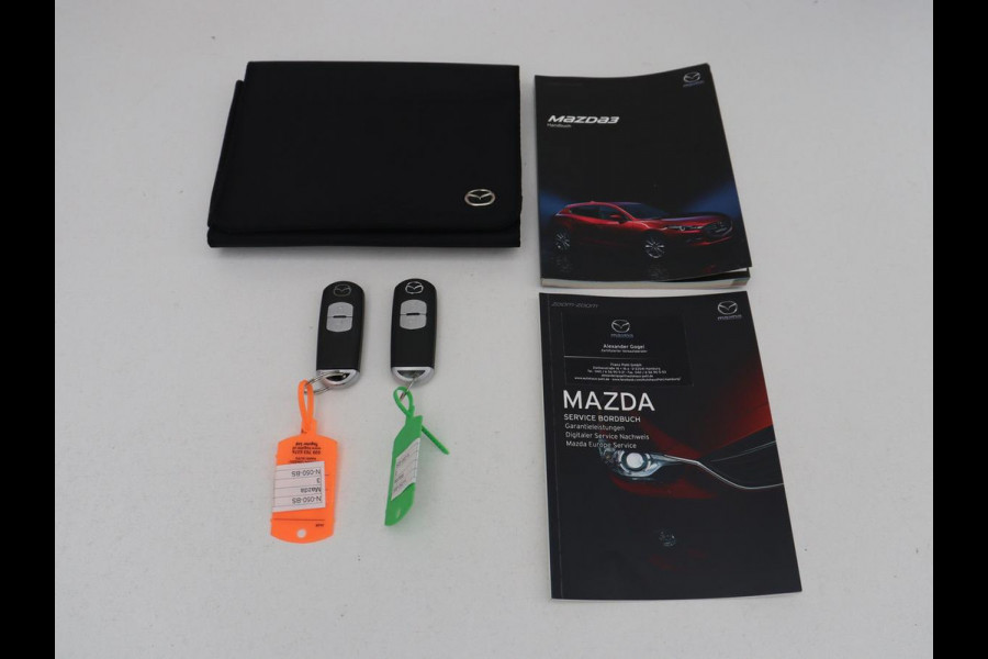 Mazda 3 2.0 SkyActiv-G 120 GT-M | Leder | Head-Up | Stoelverwarming | Camera | Navigatie | Full LED | Stuurverwarming | Keyless | Climate control | Bose Sound | Bluetooth | Parkeerhulp | Cruise control
