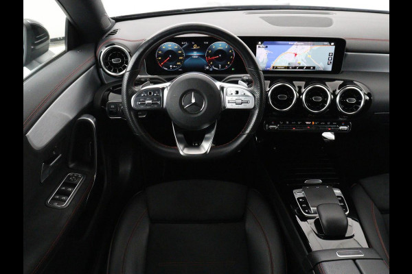 Mercedes-Benz CLA-Klasse Shooting Brake 200 AMG Line | Leder/Alcantara | Trekhaak | Carplay | Widescreen | Navigatie | Full LED | Camera | 18'' | Park Assist | Climate control | Bluetooth