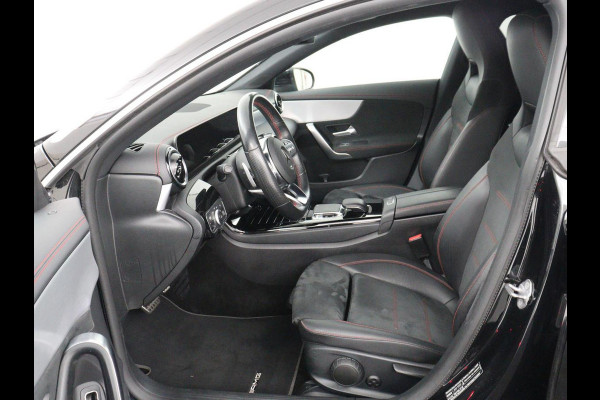 Mercedes-Benz CLA-Klasse Shooting Brake 200 AMG Line | Leder/Alcantara | Trekhaak | Carplay | Widescreen | Navigatie | Full LED | Camera | 18'' | Park Assist | Climate control | Bluetooth