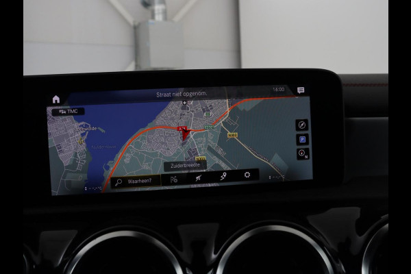 Mercedes-Benz CLA-Klasse Shooting Brake 200 AMG Line | Leder/Alcantara | Trekhaak | Carplay | Widescreen | Navigatie | Full LED | Camera | 18'' | Park Assist | Climate control | Bluetooth