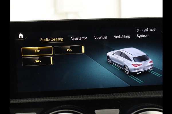 Mercedes-Benz CLA-Klasse Shooting Brake 200 AMG Line | Leder/Alcantara | Trekhaak | Carplay | Widescreen | Navigatie | Full LED | Camera | 18'' | Park Assist | Climate control | Bluetooth