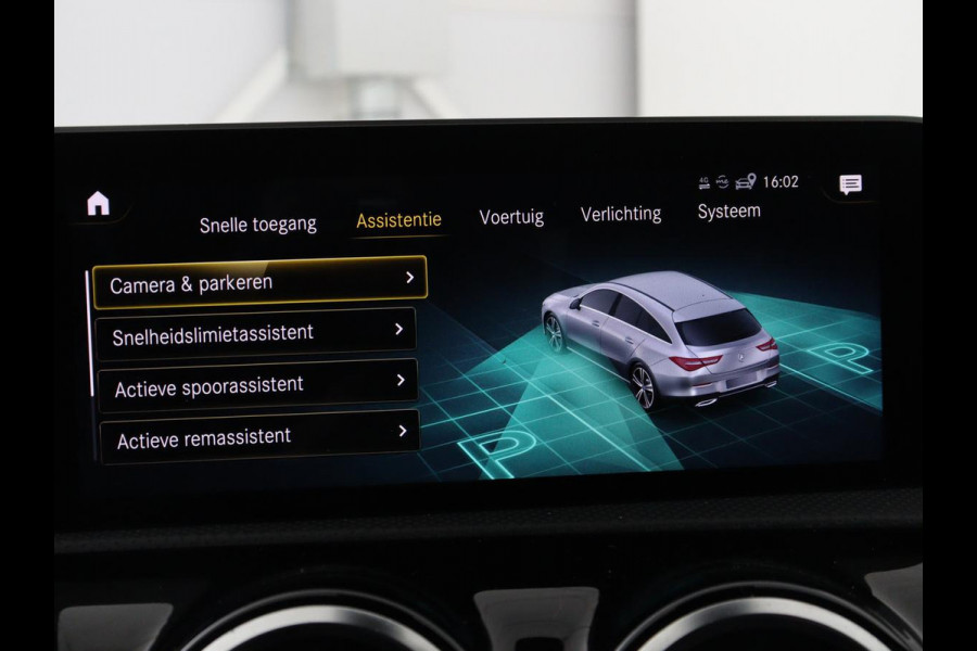Mercedes-Benz CLA-Klasse Shooting Brake 200 AMG Line | Leder/Alcantara | Trekhaak | Carplay | Widescreen | Navigatie | Full LED | Camera | 18'' | Park Assist | Climate control | Bluetooth