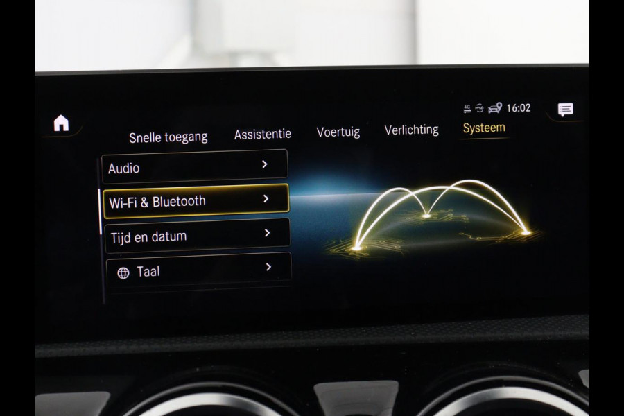 Mercedes-Benz CLA-Klasse Shooting Brake 200 AMG Line | Leder/Alcantara | Trekhaak | Carplay | Widescreen | Navigatie | Full LED | Camera | 18'' | Park Assist | Climate control | Bluetooth