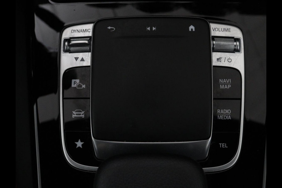 Mercedes-Benz CLA-Klasse Shooting Brake 200 AMG Line | Leder/Alcantara | Trekhaak | Carplay | Widescreen | Navigatie | Full LED | Camera | 18'' | Park Assist | Climate control | Bluetooth