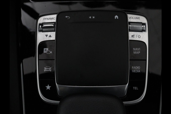 Mercedes-Benz CLA-Klasse Shooting Brake 200 AMG Line | Leder/Alcantara | Trekhaak | Carplay | Widescreen | Navigatie | Full LED | Camera | 18'' | Park Assist | Climate control | Bluetooth