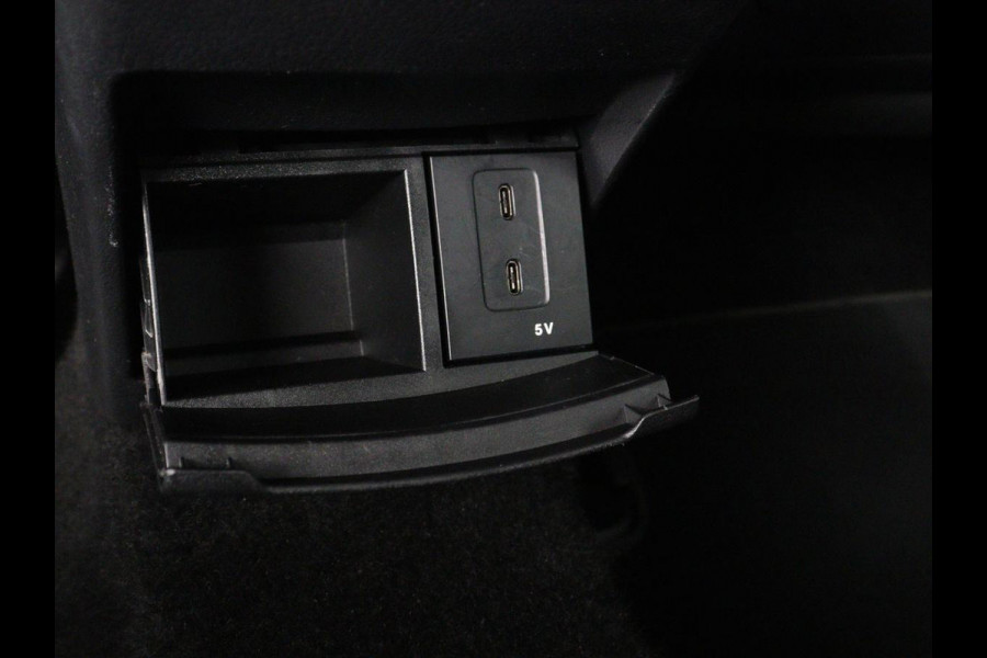 Mercedes-Benz CLA-Klasse Shooting Brake 200 AMG Line | Leder/Alcantara | Trekhaak | Carplay | Widescreen | Navigatie | Full LED | Camera | 18'' | Park Assist | Climate control | Bluetooth