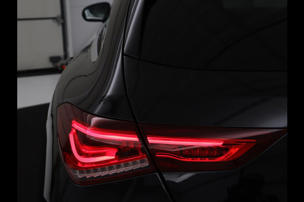 Mercedes-Benz CLA-Klasse Shooting Brake 200 AMG Line | Leder/Alcantara | Trekhaak | Carplay | Widescreen | Navigatie | Full LED | Camera | 18'' | Park Assist | Climate control | Bluetooth