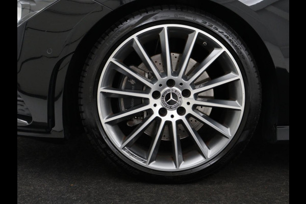 Mercedes-Benz CLA-Klasse Shooting Brake 200 AMG Line | Leder/Alcantara | Trekhaak | Carplay | Widescreen | Navigatie | Full LED | Camera | 18'' | Park Assist | Climate control | Bluetooth