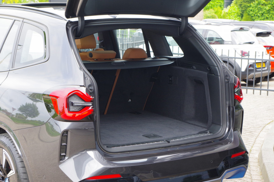 BMW iX3 High Executive 80 kWh 286 PK, SOH 100 %, Panoramadak, Leder, Driving. Ass. Prof, Camera,
