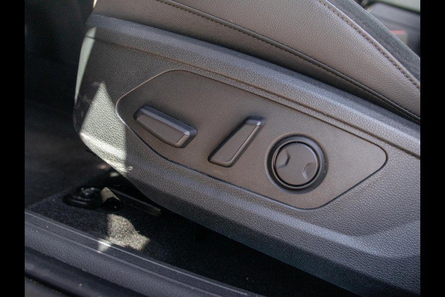 Kia Sportage 1.6 T-GDi Plug-in Hybrid AWD Dark Edition l Lederlook bekleding l Stoel Stuur verwarming l Dark chrome accenten l