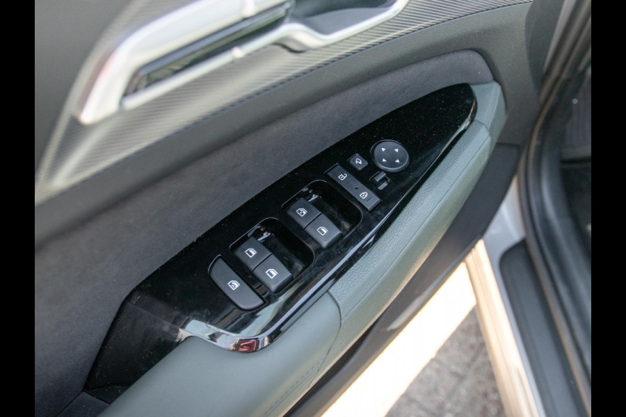 Kia Sportage 1.6 T-GDi Plug-in Hybrid AWD Dark Edition l Lederlook bekleding l Stoel Stuur verwarming l Dark chrome accenten l