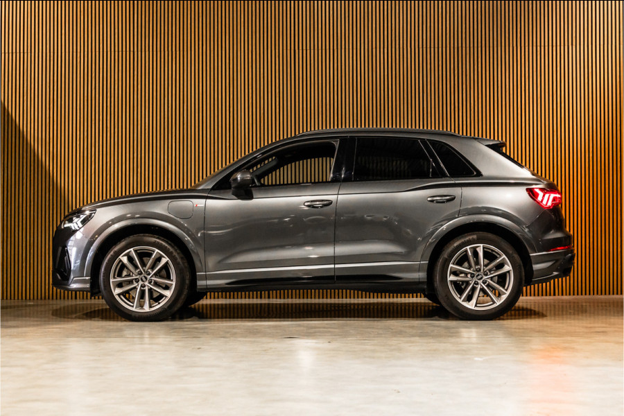 Audi Q3 45 TFSI e 245 PK S edition | 360 Camera | ACC | S-Line | Magnetic Ride | Matrix verlichting | CarPlay | Navigatie | Trekhaak | Inc 21% BTW | Black Style | Stuur- en stoelverwarming | Nieuwe APK | Garantie | Dealer onderhouden