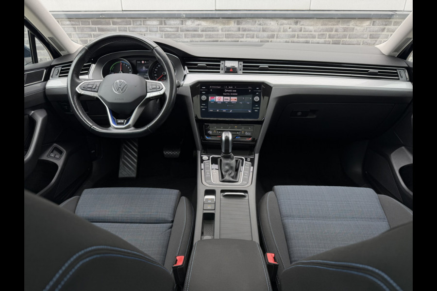 Volkswagen Passat Variant 1.4 TSI PHEV GTE Business | Pano | Elek. Trekhaak | Camera | Carplay | Navi | LED