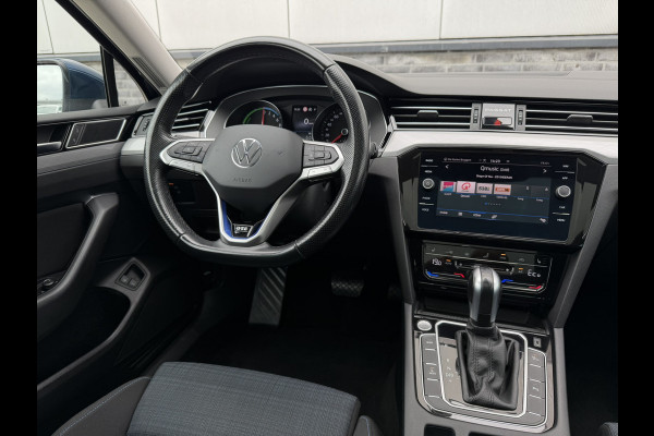 Volkswagen Passat Variant 1.4 TSI PHEV GTE Business | Pano | Elek. Trekhaak | Camera | Carplay | Navi | LED