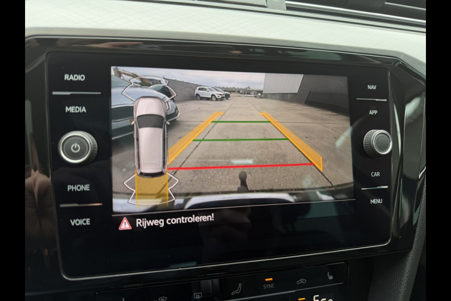 Volkswagen Passat Variant 1.4 TSI PHEV GTE Business | Pano | Elek. Trekhaak | Camera | Carplay | Navi | LED