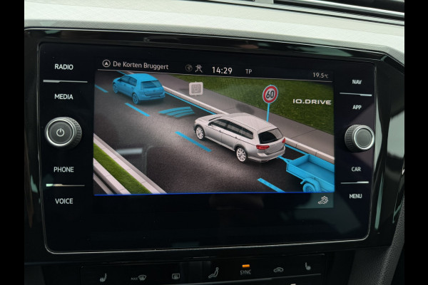 Volkswagen Passat Variant 1.4 TSI PHEV GTE Business | Pano | Elek. Trekhaak | Camera | Carplay | Navi | LED