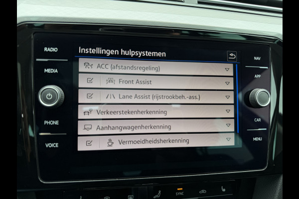 Volkswagen Passat Variant 1.4 TSI PHEV GTE Business | Pano | Elek. Trekhaak | Camera | Carplay | Navi | LED